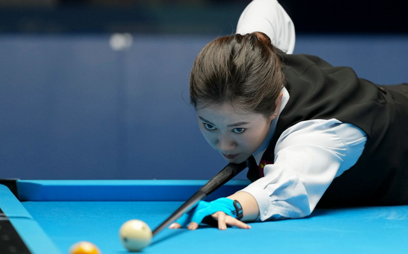 女子, 手宫下绫香, 举五星红旗