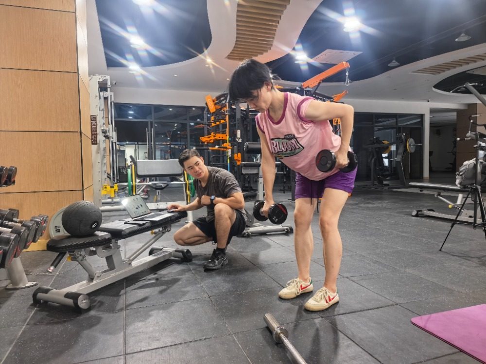 span, 她成功通过, 尤其是一名