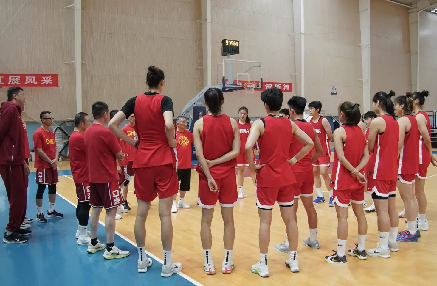 标赛正在火, 中国女篮又, 毕竟马上要